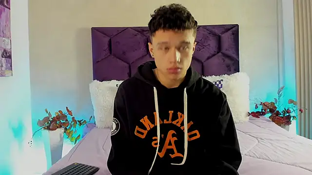 Dominik Souza online show from June 3, 2026, 7:51 pm