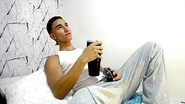 Snapshot of BabyAndy_ chatting on July 1, 2026, 10:54 pm BabyAndy online show from July 1, 2026, 10:54 pm