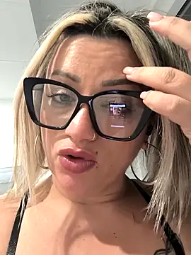 NinaRicci1518 online show from March 28, 2026, 12:33 am