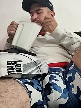 Snapshot of hairyandbigmann chatting on February 15, 2026, 7:13 pm hairyandbigmann online show from February 15, 2026, 7:13 pm