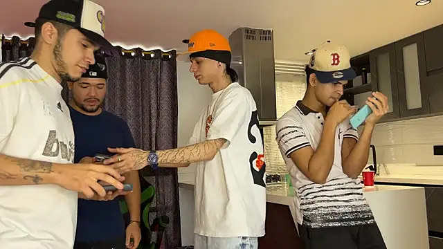 Snapshot of TheBatMansion chatting on February 18, 2026, 9:55 pm TheBatMansion online show from February 18, 2026, 9:55 pm