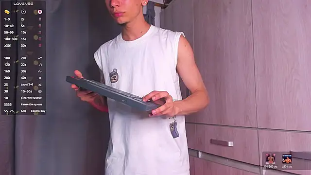 Snapshot of TheBatMansion chatting on July 20, 2026, 1:35 am TheBatMansion online show from July 20, 2026, 1:35 am