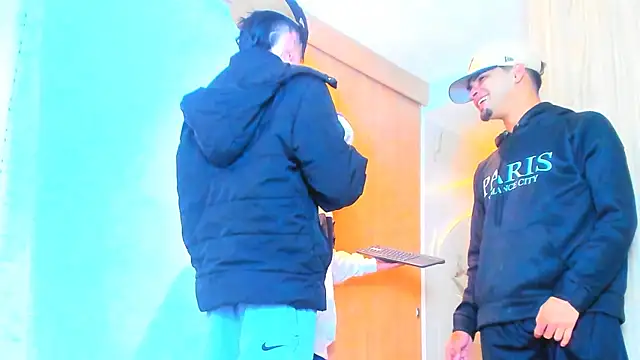 Snapshot of TheBatMansion chatting on February 12, 2026, 7:41 am TheBatMansion online show from February 12, 2026, 7:41 am