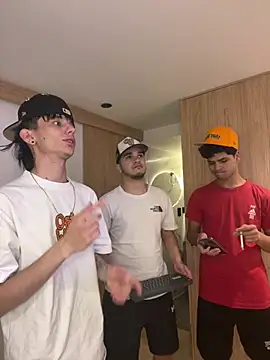 Snapshot of TheBatMansion chatting on March 3, 2026, 5:14 am TheBatMansion online show from March 3, 2026, 5:14 am