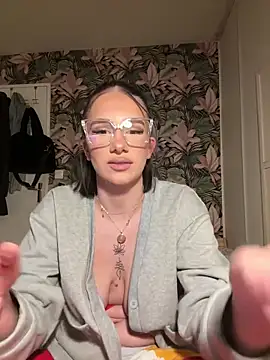 leannabbyy online show from February 6, 2026, 8:27 pm