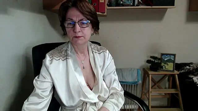 katemodel online show from May 7, 2026, 6:17 am