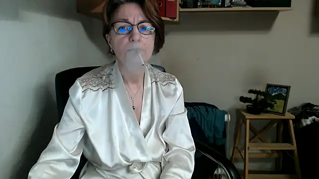 katemodel online show from May 28, 2026, 6:10 am