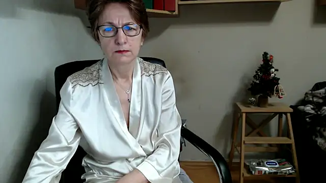 katemodel online show from January 7, 2026, 7:24 am