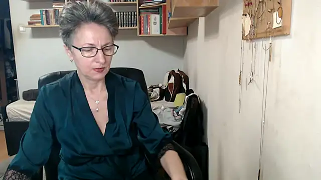 katemodel online show from October 31, 2025, 7:27 am