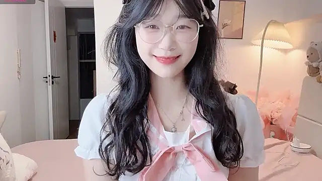 Snapshot of Luminous4173 chatting on May 30, 2026, 12:55 pm Luminous4173 online show from May 30, 2026, 12:55 pm
