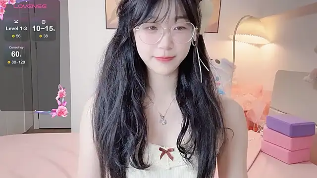 Snapshot of Luminous4173 chatting on May 15, 2026, 10:02 am Luminous4173 online show from May 15, 2026, 10:02 am