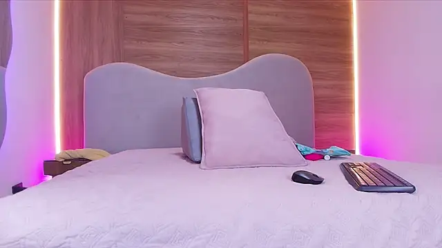 Snapshot of shaina_adams chatting on February 21, 2026, 11:56 am shaina adams online show from February 21, 2026, 11:56 am