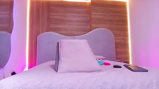 shaina adams online show from March 3, 2026, 12:01 pm