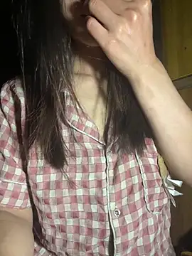 uyensexy online show from April 5, 2026, 3:51 pm