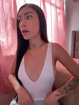 Bonny Eva online show from April 15, 2026, 4:44 pm