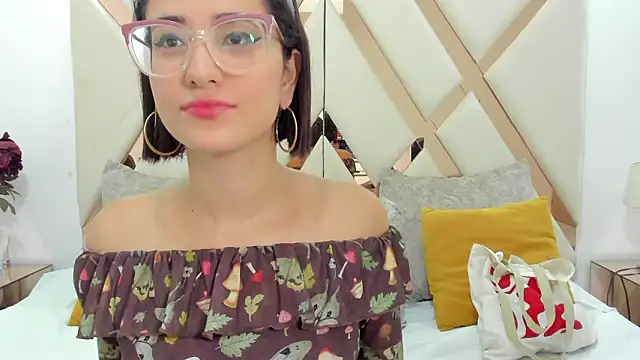 crystalstonee online show from March 7, 2026, 9:20 pm