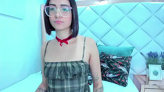 crystalstonee online show from March 17, 2026, 10:02 pm