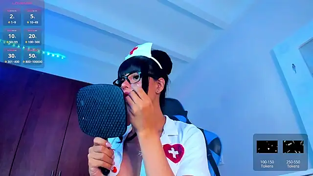 Salolatina online show from April 15, 2026, 9:04 pm