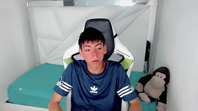 Liarr  online show from February 26, 2026, 8:20 pm