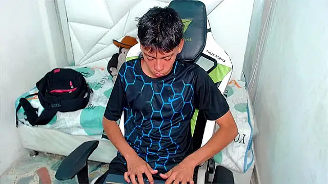 Liarr  online show from March 14, 2026, 8:04 pm