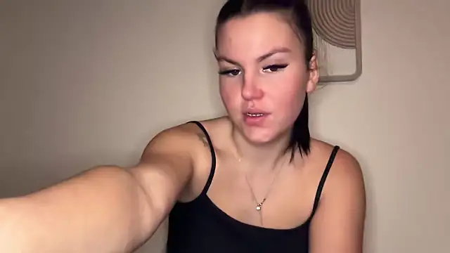 Snapshot of kiaraaaa75 chatting on February 3, 2026, 6:24 pm kiaraaaa75 online show from February 3, 2026, 6:24 pm