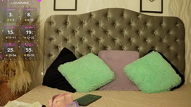 katt eyes  online show from February 25, 2026, 1:22 pm