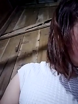 Ella-aa online show from February 17, 2026, 3:42 pm