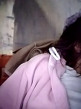 Ella-aa online show from March 10, 2026, 10:14 pm