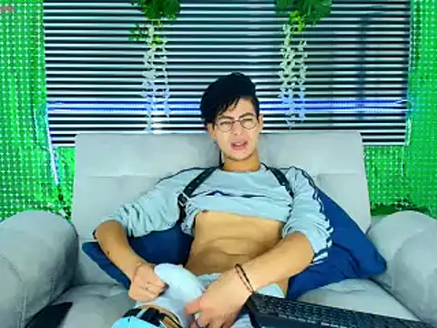 ThiiagoSaeenz online show from March 25, 2026, 4:06 pm