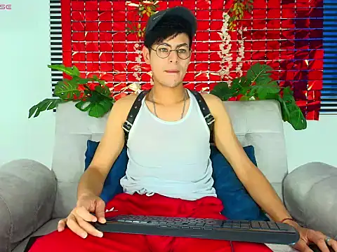 ThiiagoSaeenz online show from February 17, 2026, 2:47 pm