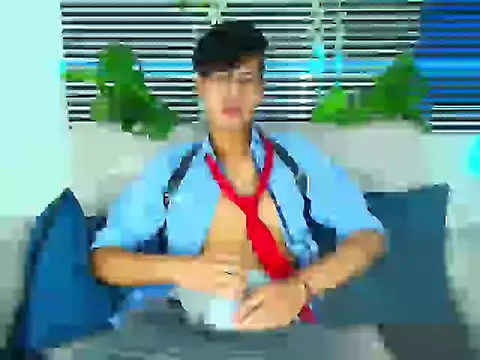 ThiiagoSaeenz online show from February 10, 2026, 1:21 pm