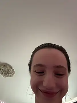 MiaTee online show from March 5, 2026, 3:47 am