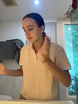 MiaTee online show from March 25, 2026, 2:12 am