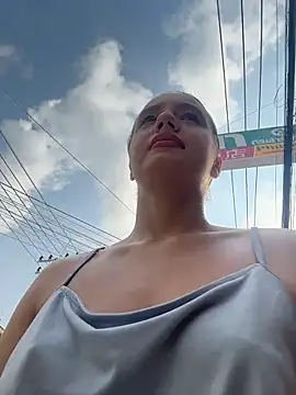 MiaTee online show from April 4, 2026, 1:56 am