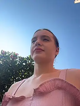 MiaTee online show from April 2, 2026, 1:57 am