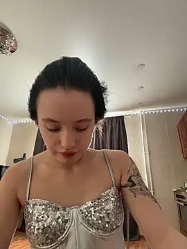 MiaTee online show from February 4, 2026, 4:07 am