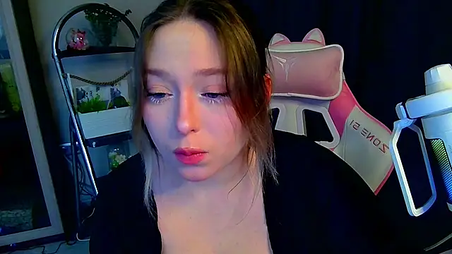 Emiliaaah online show from March 13, 2026, 5:51 pm