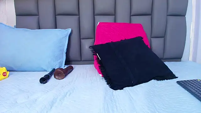 melany roberts  online show from April 8, 2026, 3:08 am