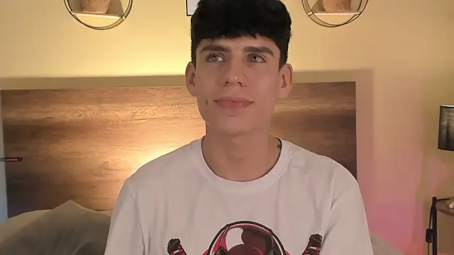 Snapshot of Angel_eros_ chatting on February 6, 2026, 5:25 am Angel eros online show from February 6, 2026, 5:25 am