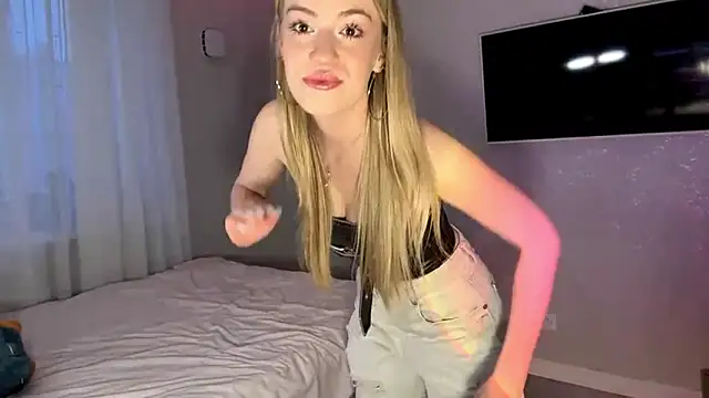 Between Eeys online show from February 4, 2026, 2:01 pm