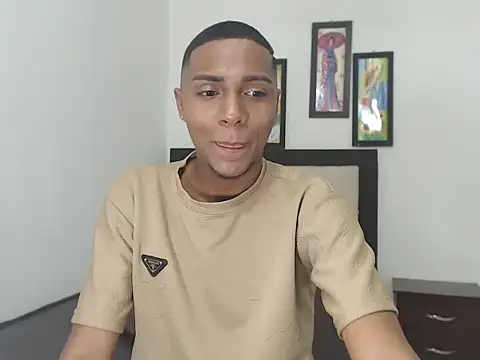 Snapshot of hotboyluxe chatting on February 14, 2026, 2:45 am hotboyluxe online show from February 14, 2026, 2:45 am