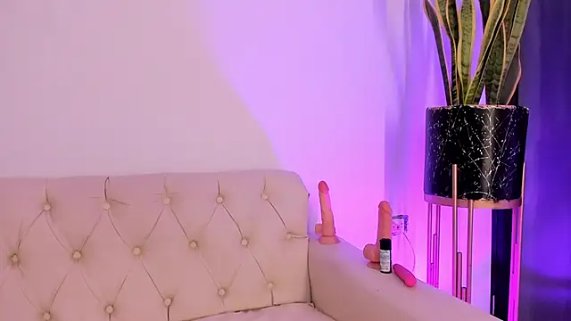 Snapshot of liorah_wolf chatting on February 12, 2026, 7:57 pm liorah wolf online show from February 12, 2026, 7:57 pm