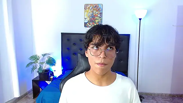 Snapshot of Maecum18 chatting on February 9, 2026, 10:19 pm Maecum18 online show from February 9, 2026, 10:19 pm