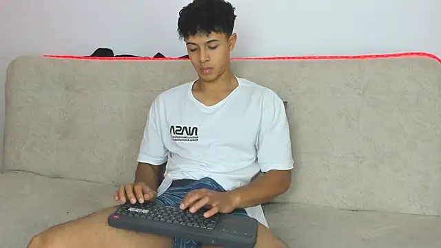  Alex Colton online show from April 15, 2026, 10:21 pm