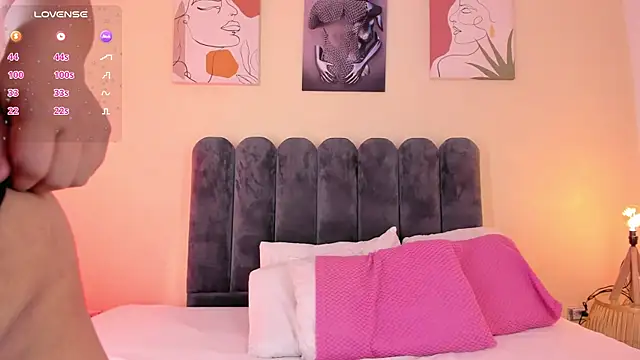 aura vega online show from April 15, 2026, 7:07 pm