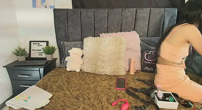 Snapshot of Petite_pepper chatting on February 26, 2026, 7:47 pm Petite pepper online show from February 26, 2026, 7:47 pm