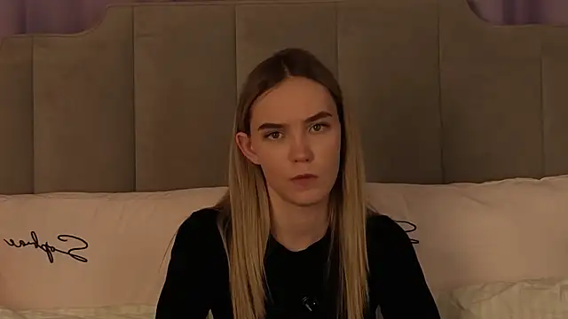 NikkiRyx online show from April 16, 2026, 9:39 pm