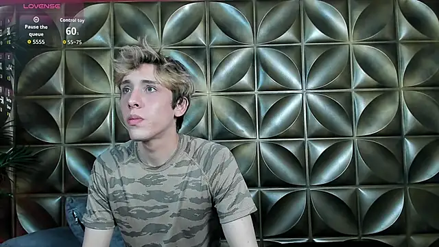 Snapshot of DannyParker_ chatting on February 3, 2026, 6:40 am DannyParker online show from February 3, 2026, 6:40 am