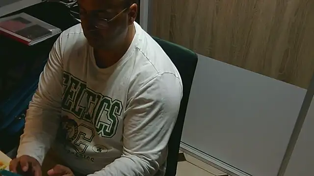 Snapshot of VanillaTime78-Jorge chatting on May 2, 2026, 9:20 pm VanillaTime78-Jorge online show from May 2, 2026, 9:20 pm