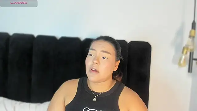 Snapshot of Amaranoir- chatting on February 24, 2026, 3:51 am Amaranoir- online show from February 24, 2026, 3:51 am